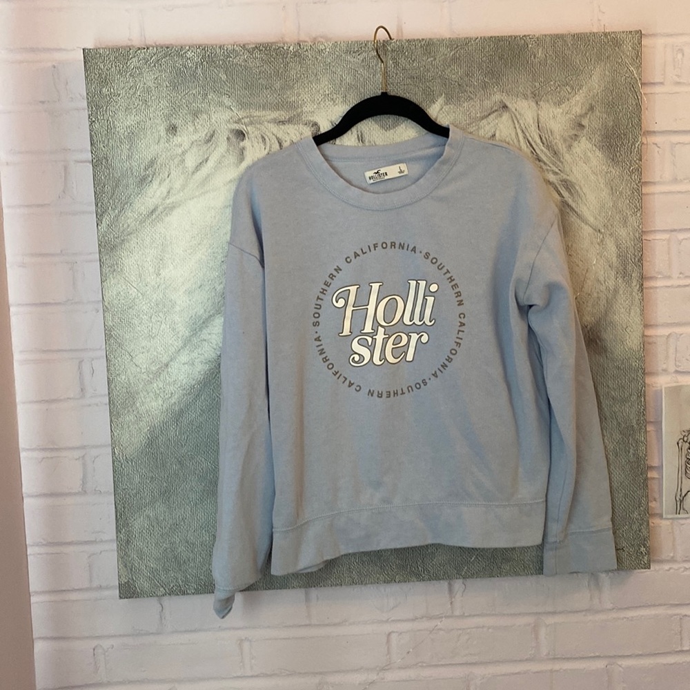Hollister crew neck lightly worn